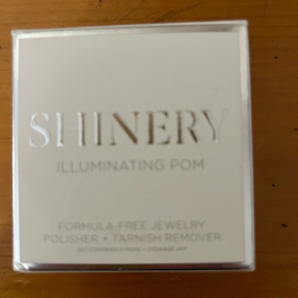 The Shinery Jewelry Radiance Wash and Illuminating Pom. - Picture 3 of 16